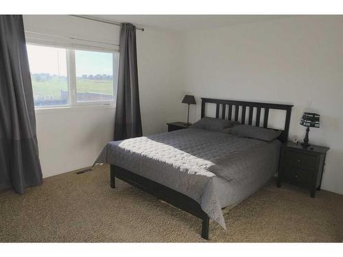 405 Edinburgh Road West, Lethbridge, AB - Indoor Photo Showing Bedroom