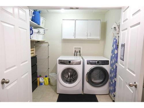 405 Edinburgh Road West, Lethbridge, AB - Indoor Photo Showing Laundry Room