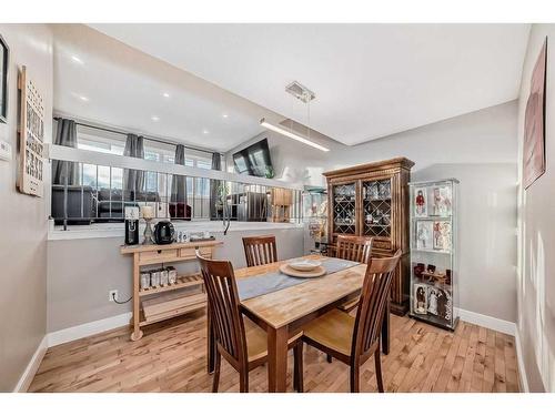 428 Brae Glen Crescent Sw, Calgary, AB - Indoor Photo Showing Dining Room