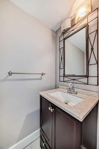 428 Brae Glen Crescent Sw, Calgary, AB - Indoor Photo Showing Bathroom