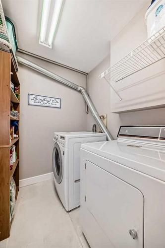 428 Brae Glen Crescent Sw, Calgary, AB - Indoor Photo Showing Laundry Room