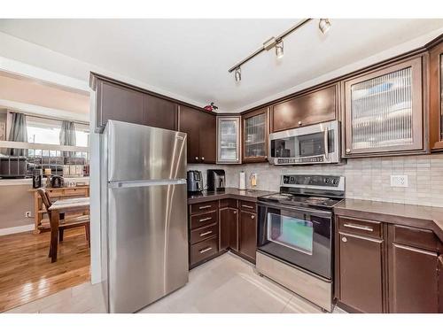 428 Brae Glen Crescent Sw, Calgary, AB - Indoor Photo Showing Kitchen