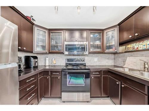 428 Brae Glen Crescent Sw, Calgary, AB - Indoor Photo Showing Kitchen