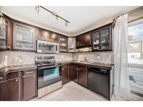 428 Brae Glen Crescent Sw, Calgary, AB - Indoor Photo Showing Kitchen