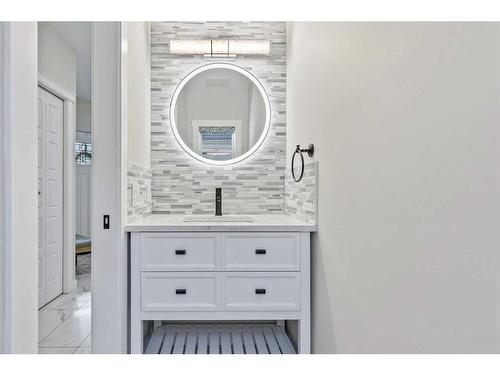 50 Shawbrooke Crescent Sw, Calgary, AB - Indoor Photo Showing Bathroom