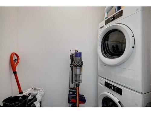 225-615 6 Avenue Se, Calgary, AB - Indoor Photo Showing Laundry Room