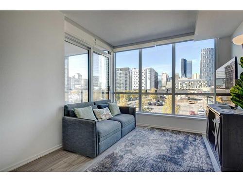 225-615 6 Avenue Se, Calgary, AB - Indoor Photo Showing Living Room