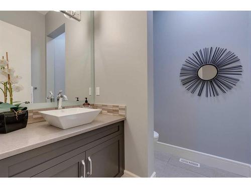 107 Mystic Ridge Park Sw, Calgary, AB - Indoor Photo Showing Bathroom