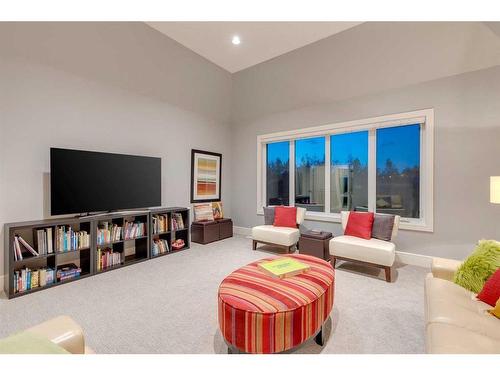 107 Mystic Ridge Park Sw, Calgary, AB - Indoor Photo Showing Living Room