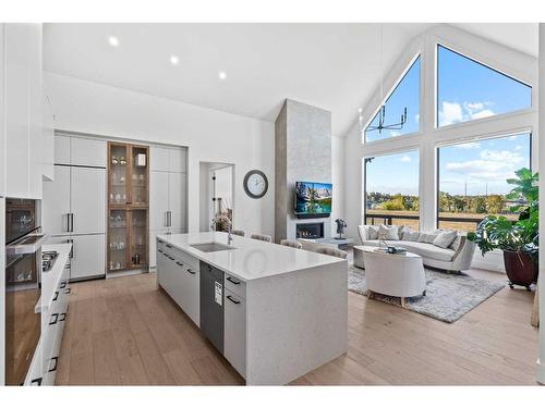 653 Quarry Way Se, Calgary, AB - Indoor Photo Showing Kitchen