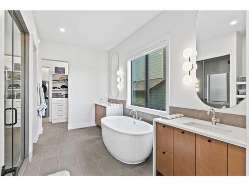 653 Quarry Way Se, Calgary, AB - Indoor Photo Showing Bathroom