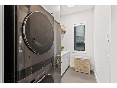 653 Quarry Way Se, Calgary, AB - Indoor Photo Showing Laundry Room