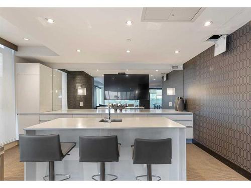 1102-1122 3 Street Se, Calgary, AB - Indoor Photo Showing Kitchen With Double Sink With Upgraded Kitchen