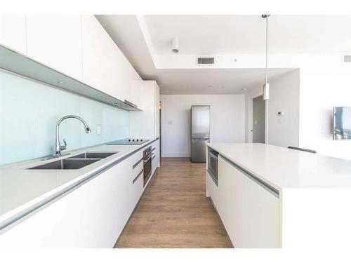 1102-1122 3 Street Se, Calgary, AB - Indoor Photo Showing Kitchen With Double Sink With Upgraded Kitchen