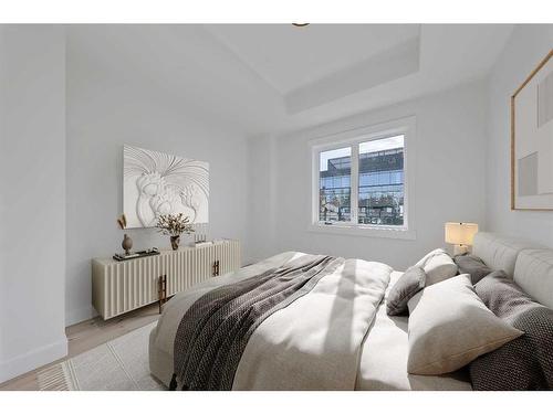 2033 32 Avenue Sw, Calgary, AB - Indoor Photo Showing Bedroom