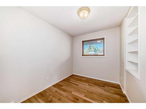 27 Barner Avenue, Red Deer, AB - Indoor Photo Showing Other Room