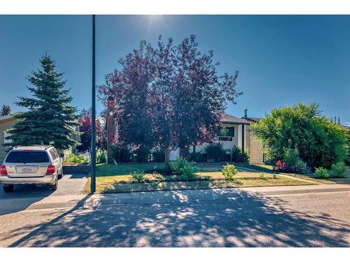 27 Barner Avenue, Red Deer, AB - Outdoor