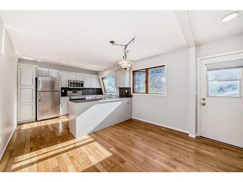 27 Barner Avenue, Red Deer, AB - Indoor Photo Showing Kitchen