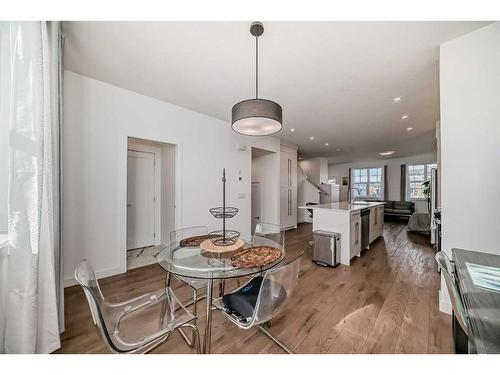 257 Dawson Way, Chestermere, AB - Indoor Photo Showing Dining Room