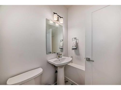 257 Dawson Way, Chestermere, AB - Indoor Photo Showing Bathroom