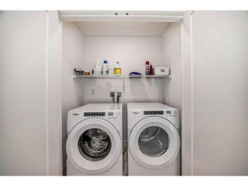 257 Dawson Way, Chestermere, AB - Indoor Photo Showing Laundry Room