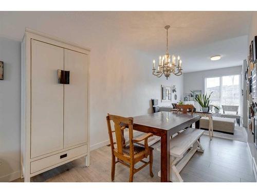 7024 34 Avenue Nw, Calgary, AB - Indoor Photo Showing Dining Room