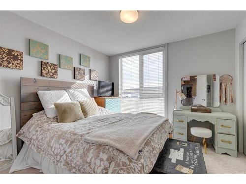 7024 34 Avenue Nw, Calgary, AB - Indoor Photo Showing Bedroom