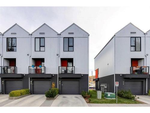 7024 34 Avenue Nw, Calgary, AB - Outdoor With Balcony With Facade