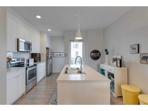 7024 34 Avenue Nw, Calgary, AB - Indoor Photo Showing Kitchen With Double Sink