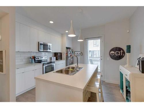 7024 34 Avenue Nw, Calgary, AB - Indoor Photo Showing Kitchen With Double Sink