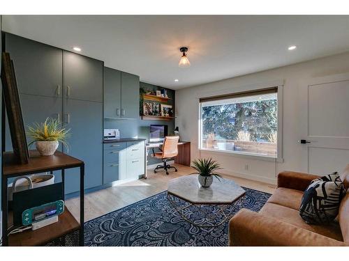 1128 Lake Sylvan Drive Se, Calgary, AB - Indoor Photo Showing Living Room