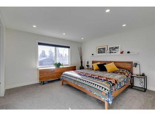 1128 Lake Sylvan Drive Se, Calgary, AB - Indoor Photo Showing Bedroom