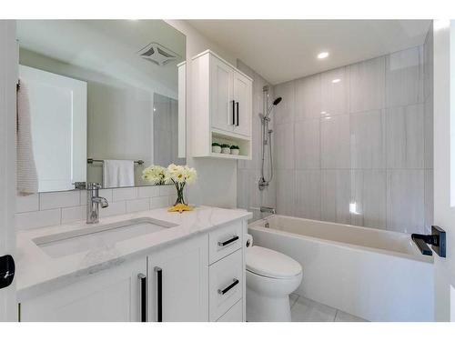 1128 Lake Sylvan Drive Se, Calgary, AB - Indoor Photo Showing Bathroom