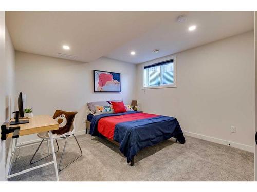 1128 Lake Sylvan Drive Se, Calgary, AB - Indoor Photo Showing Bedroom