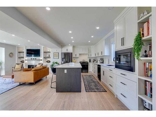 1128 Lake Sylvan Drive Se, Calgary, AB - Indoor Photo Showing Kitchen