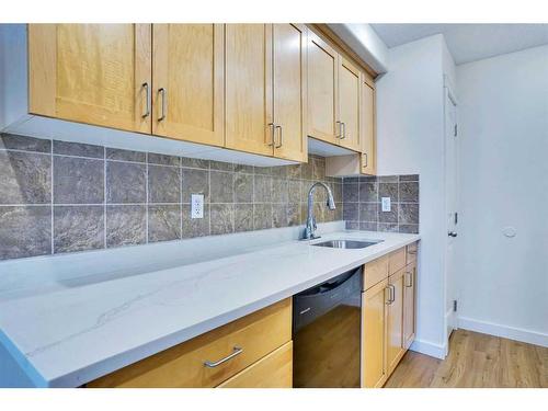 4-6147 Buckthorn Road Nw, Calgary, AB - Indoor Photo Showing Kitchen