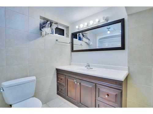 4-6147 Buckthorn Road Nw, Calgary, AB - Indoor Photo Showing Bathroom