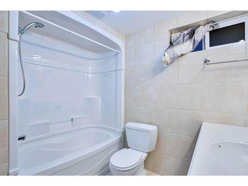 4-6147 Buckthorn Road Nw, Calgary, AB - Indoor Photo Showing Bathroom