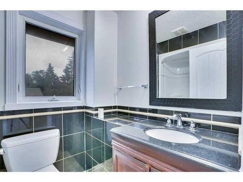 4-6147 Buckthorn Road Nw, Calgary, AB - Indoor Photo Showing Bathroom