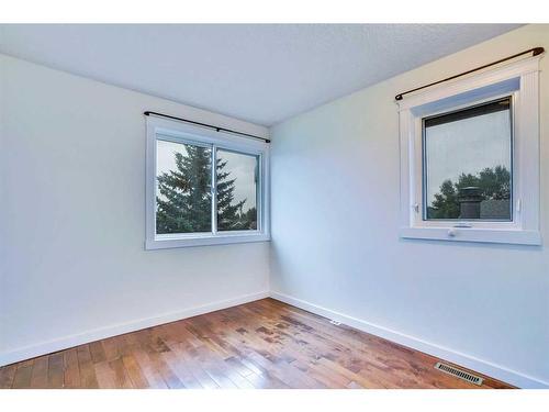 4-6147 Buckthorn Road Nw, Calgary, AB - Indoor Photo Showing Other Room