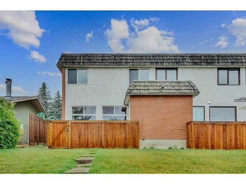 4-6147 Buckthorn Road Nw, Calgary, AB - Outdoor