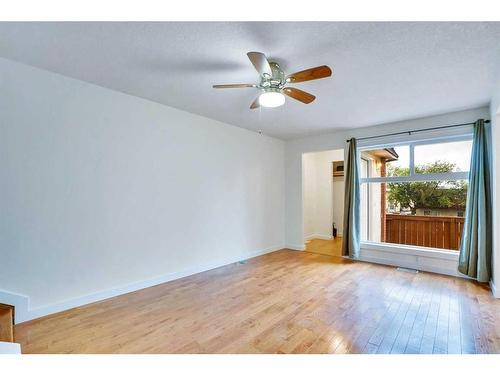 4-6147 Buckthorn Road Nw, Calgary, AB - Indoor Photo Showing Other Room