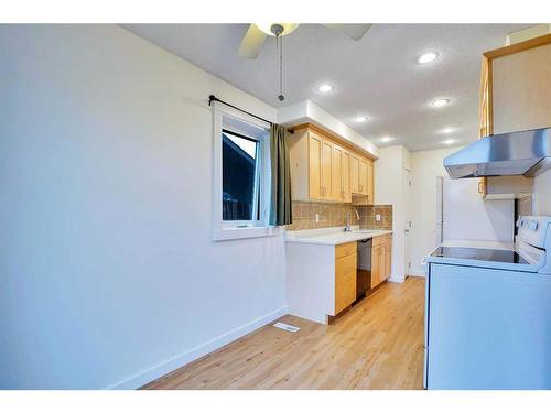 4-6147 Buckthorn Road Nw, Calgary, AB - Indoor Photo Showing Laundry Room