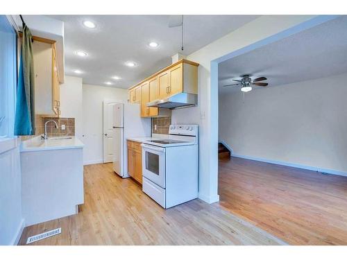 4-6147 Buckthorn Road Nw, Calgary, AB - Indoor Photo Showing Kitchen