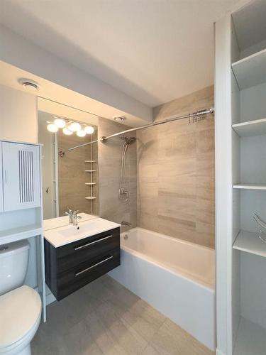 203-3204 Rideau Place Sw, Calgary, AB - Indoor Photo Showing Bathroom