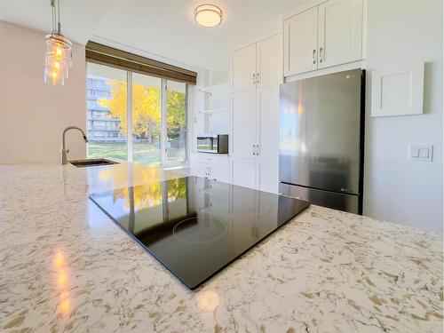 203-3204 Rideau Place Sw, Calgary, AB - Indoor Photo Showing Kitchen