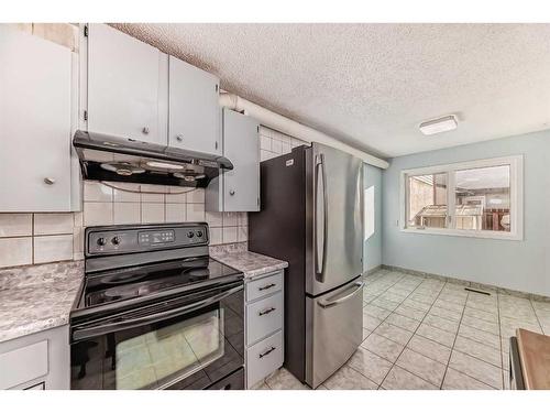 522 43 Street Se, Calgary, AB - Indoor Photo Showing Kitchen