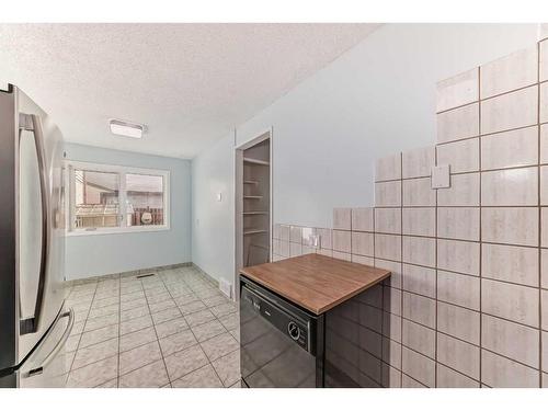 522 43 Street Se, Calgary, AB - Indoor