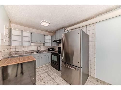 522 43 Street Se, Calgary, AB - Indoor Photo Showing Kitchen With Stainless Steel Kitchen With Double Sink