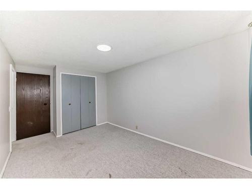 522 43 Street Se, Calgary, AB - Indoor Photo Showing Other Room